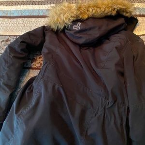 Aritzia Parka size small worn one season! like new
